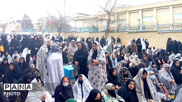 اقامه نماز عید فطر در یاسوج مصلی امام خمینی (ره)