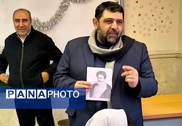 بازدید از نمایشگاه ماها در روز بعثت پیامبر اکرم (ص)