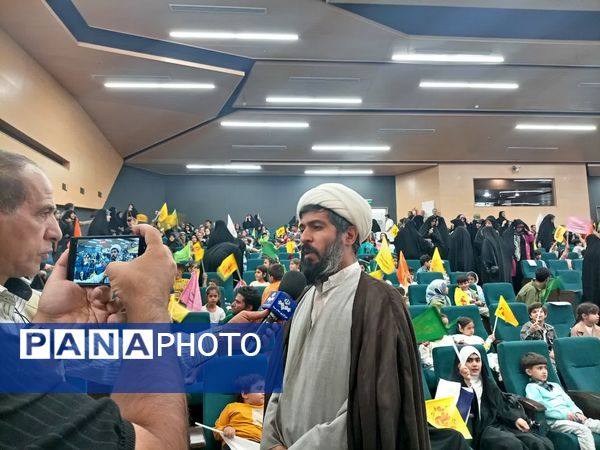 پایان شیرین دوره‌های آموزشی «غنچه‌های نور» با حضور چهره محبوب کودک و نوجوان در کاشان