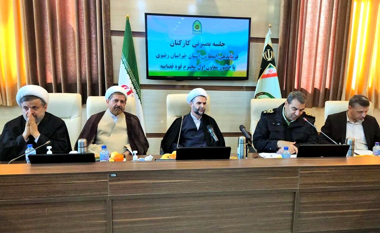 قدرت زمانی مشروع است که در خدمت کرامت مردم باشد