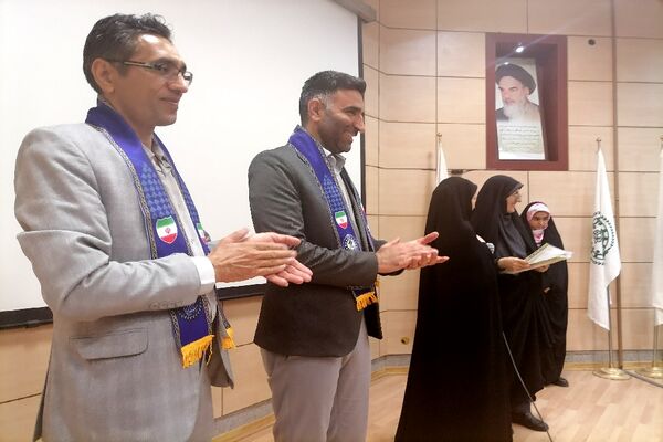 تقدیر از دانش‌آموز خبرنگاران فعال ناحیه 2 مشهد
