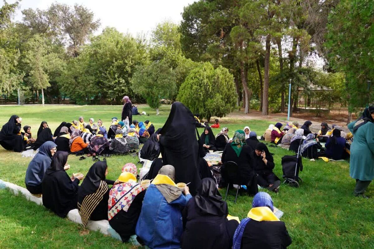 میزبانی کانون فرهنگی تربیتی امام خمینی (ره) از سالمندان در هفته سالمند