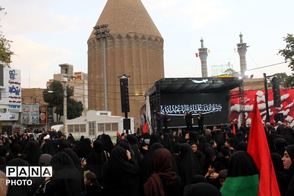ورامین بار دیگر در سوگ اسارت؛ کاروان نمادین کربلا در خیابان‌های ورامین به حرکت درآمد