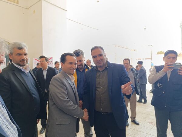 بازدید مسئولان از نمایشگاه فعالیت‌های ادارات شهرستان خلیل آباد