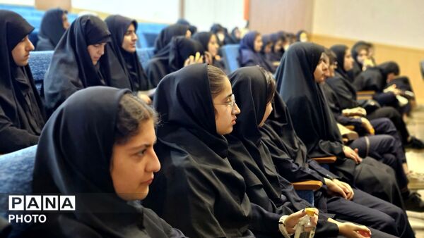 دختران آینده ساز فارسان در مسیر یادگیری و مسئولیت پذیری