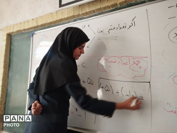 کلاس‌های رشد و تقویت دانش‌آموزان در دبیرستان مهدی خدابنده