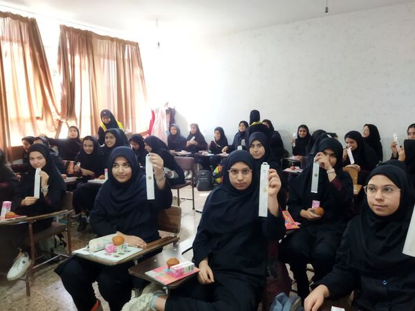 یادآورحماسه سیزدهم آبان دردبیرستان شاهدشهید قاسم سلیمانی
