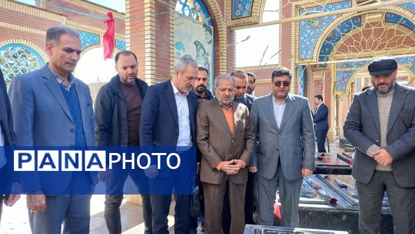 وزیر آموزش و پرورش در گلزار شهدای شهرکرد