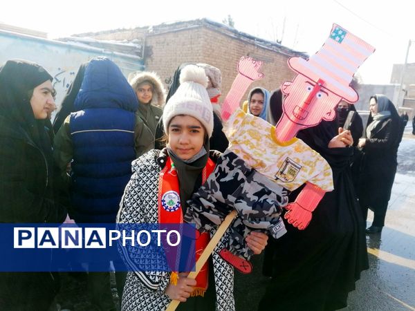 پاسخ حماسی مردم انقلابی فاروج به استکبار جهانی با حضور در راهپیمایی ۲۲بهمن 