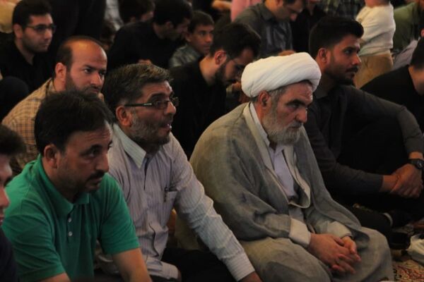 اجتماع «عاشقان بی‌نشان» در کاشان؛ روایت تصویر از شب ادای احترام به شهدا