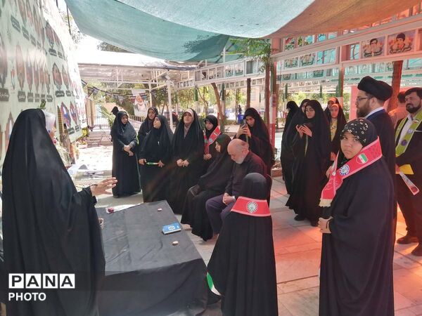 آیین گلباران مزار شهدا در سالروز تاسیس سازمان دانش‌آموزی