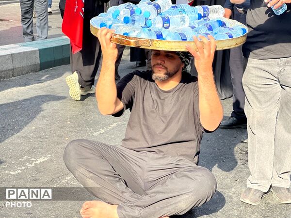 وداع  و تشییع تاریخی مردم با رهبر شهید