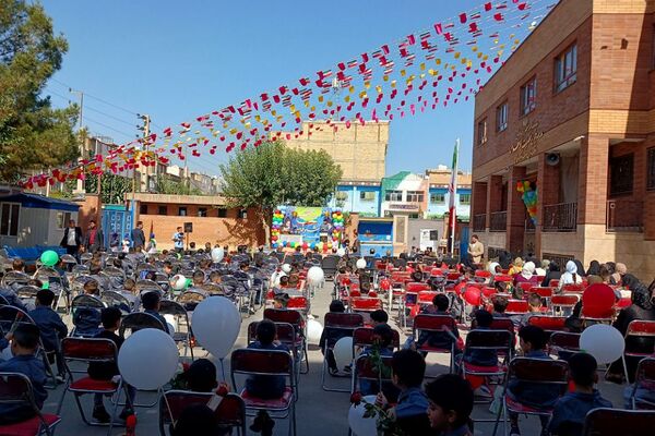 برگزاری مراسم جشن شکوفه‌ها در ناحیه دو بهارستان