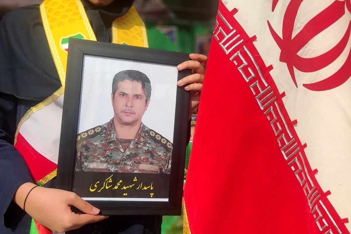  آیین وطن‌یار در مدرسه فرزانگان1 اسلامشهر باحضور خانواده شهید شاکری 