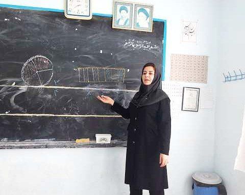  معلمی که زمستان را شکست داد