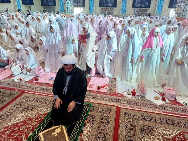 جشن تکلیف و آغاز بندگی و عبودیت، دختران زرقانی 