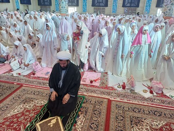 جشن تکلیف و آغاز بندگی و عبودیت، دختران زرقانی 