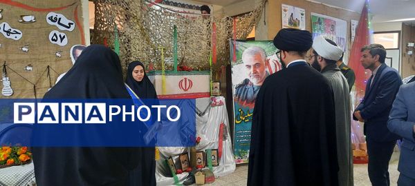 افتتاح سیزدهمین دوره نمایشگاه مدرسه انقلاب دبیرستان هفده شهریور شهرستان فیروزکوه