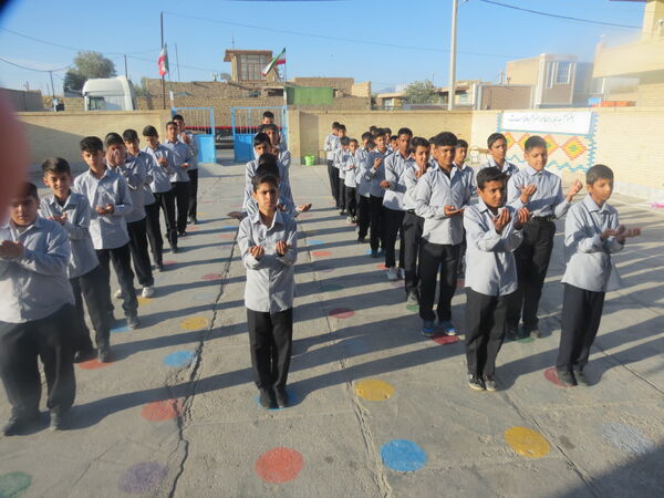 صبحگاهی شاد و پرنشاط در مدارس خاتم