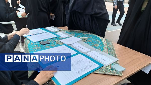 اولین مجمع عمومی اولیا و مربیان در دبیرستان شاهد ارض اقدس 