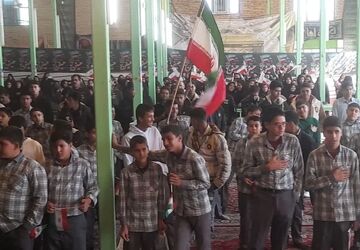 دهه نودیها ی شهر صغاددر ۱۳ آبان با  شهدای دانش آموزتجدید بیعت کردند