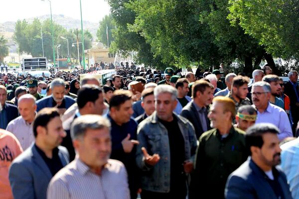 استقبال باشکوه مردم لنده از شهدای گمنام