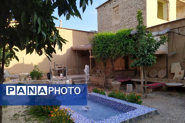 اقامتگاه  بوم‌گردی شهر لپویی -زرقان 