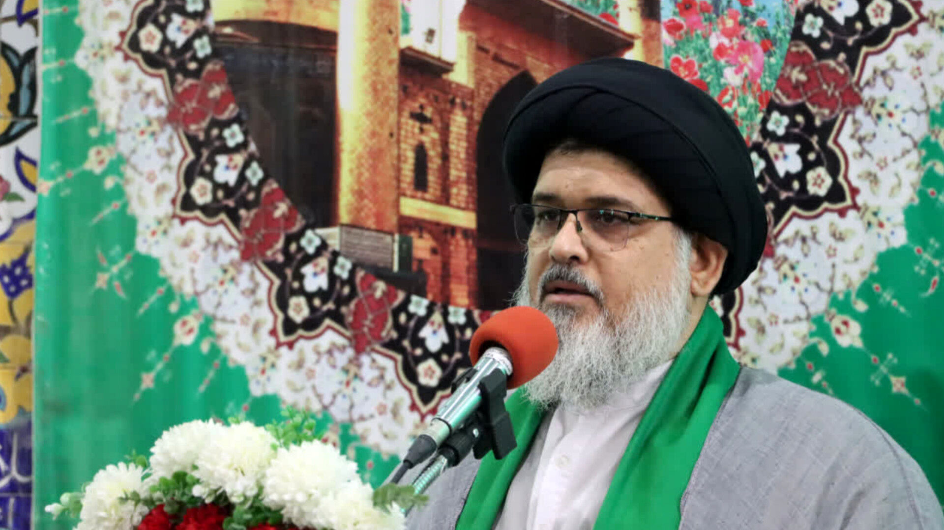 وحدت و آگاهی ملت سد محکمی در برابر توطئه‌های دشمنان است