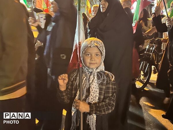 ایمان و مشت گره کرده،نماد مقاومت است