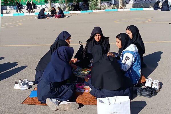 برگزاری صبحانه سالم به‌مناسبت هفته تربیت بدنی در دبیرستان الغدیر شهر قیامدشت ناحیه یک ری