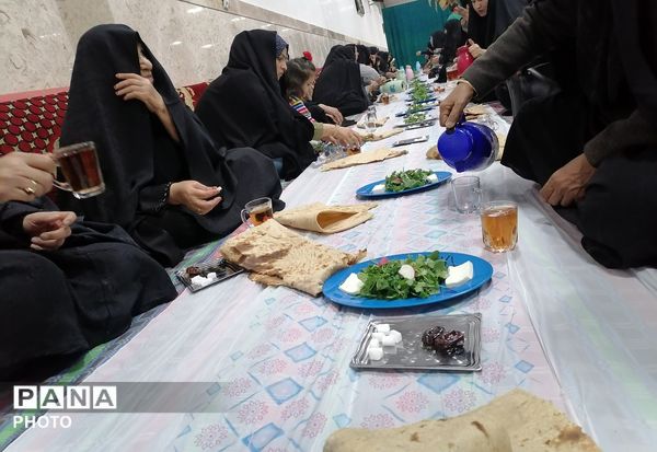 ضیافت افطار در امامزاده سید قاسم روستا ارغا خلیل آباد