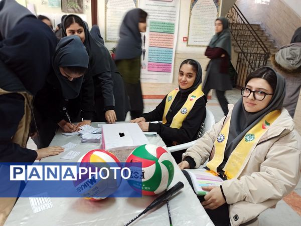 انتخابات شورای دانش آموزی در دبیرستان دخترانه ۱۳ آبان