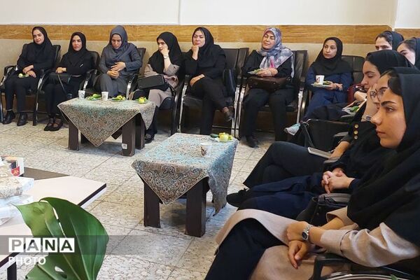 مانور بازگشایی دبیرستان نمونه دولتی ولایت با تشکیل نخستین جلسه شورای دبیران