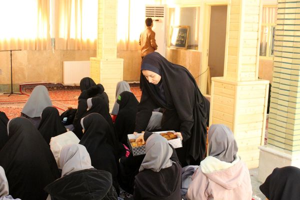 عزاداری باشکوه دانش‌آموزان و مسئولان در سوگ حضرت فاطمه زهرا (س)