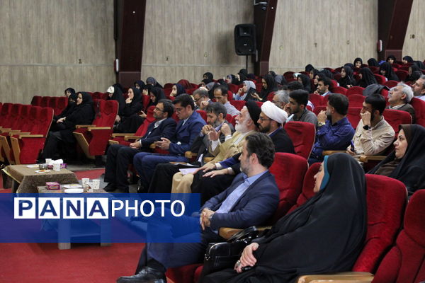 نقش بی‌بدیل مربیان تربیتی در شکوفایی نسل آینده در همایش منطقه ۵ تهران بازخوانی شد