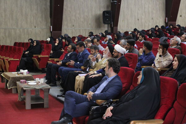 نقش بی‌بدیل مربیان تربیتی در شکوفایی نسل آینده در همایش منطقه ۵ تهران بازخوانی شد
