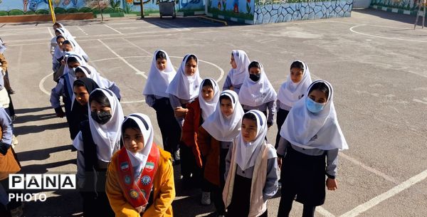 تقدیراز مربی پرورشی مدرسه فاطمه الزهرا(س) در هفته امور تربیتی