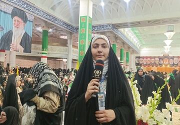 مراسم دهه کرامت و روز دختر خانواده شهدای میناب در حرم حضرت معصومه (س)
