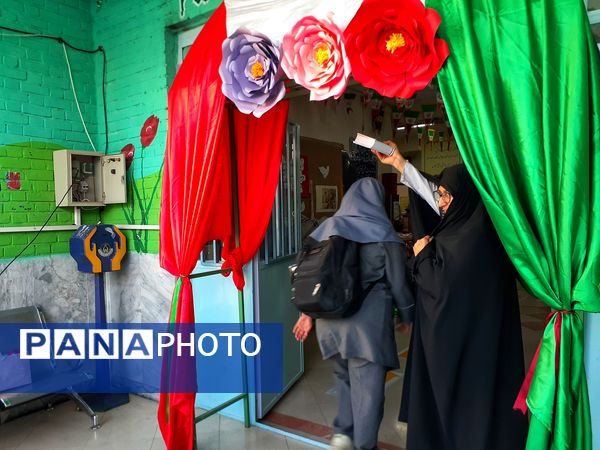 به صدا درآمدن زنگ مهر در مدرسه شایستگان منطقه ۱۶