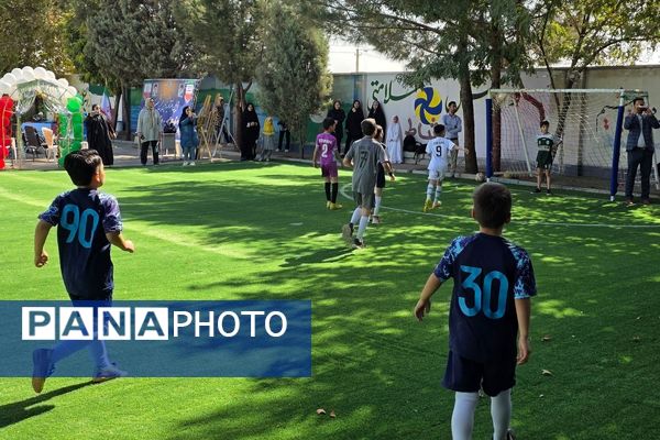 آیین افتتاحیه زمین چمن مصنوعی دبستان اسماعیل سامنی ناحیه ۲ بهارستان