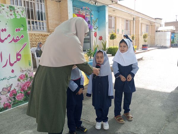 جشن شکوفه‌های دبستان ناهیدنخودی نیشابور