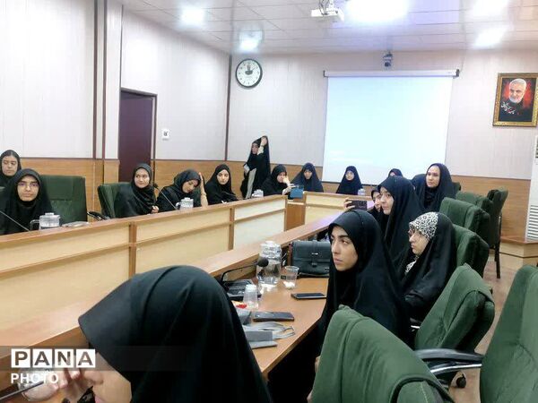 نشست صمیمی خبرنگاران پانا با مدیرکل آموزش و پرورش قم