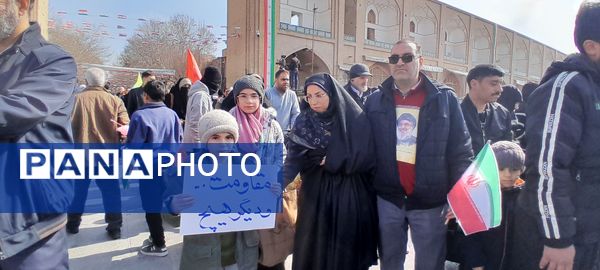 حضور پرشور مردم اصفهانی در راهپیمایی ۲۲بهمن 
