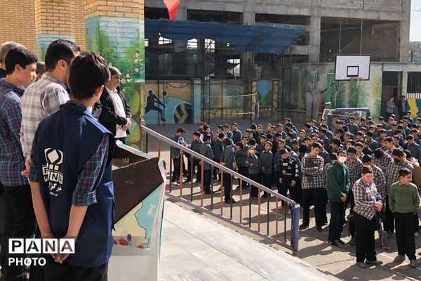 آیین سپاس مربی با حضور پیشتازان سازمان دانش آموزی در ناحیه دو شهرری 