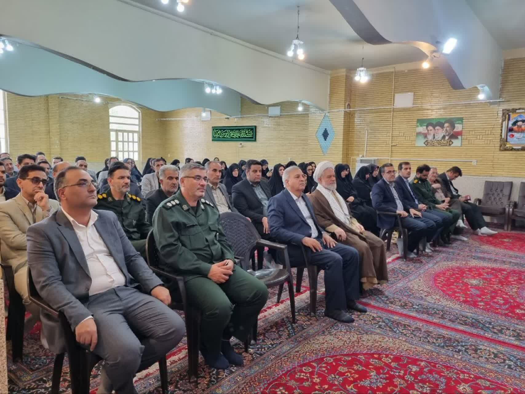 معلمان میراث‌دار انبیا و اولیای الهی هستند