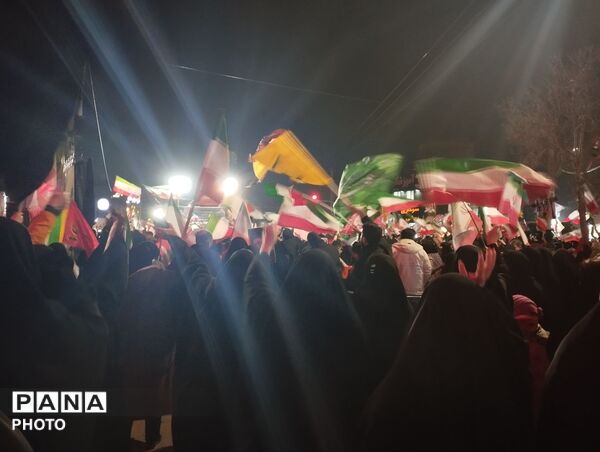 حضور مردمان محله های مختلف در چهارراه برق مشهد