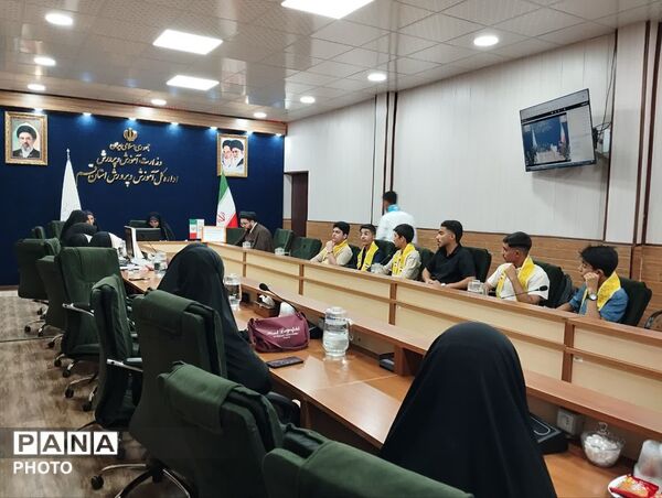 نشست صمیمی اعضای شورا و مجمع دنش آموزی قم با مدیرکل آموزش و پرورش استان