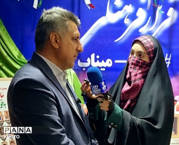 حضور پررنگ اداره آموزش و پرورش در راهپیمایی میدان انقلاب