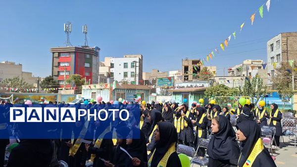 آیین متمرکز استانی جشن عاطفه‌ها‌ در دبیرستان فرزانگان یک ناحیه یک کرج 