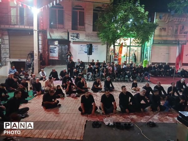 اجتماع شبانه مردم کرج  زیر پرچم اباعبدالله الحسین( ع)
